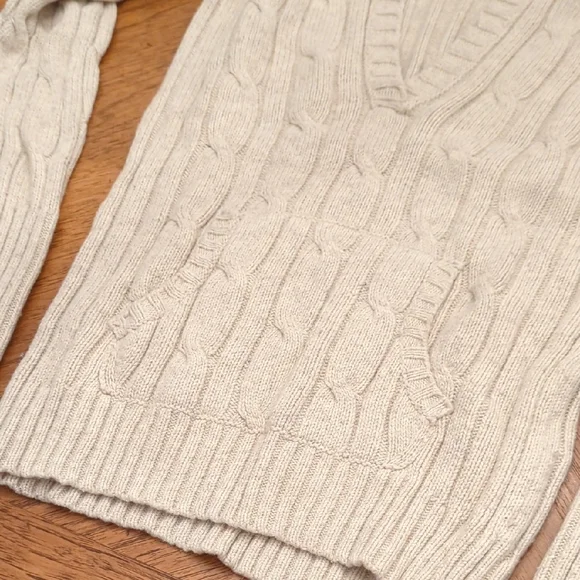Y2K Hollister Women's Cable Knit Hooded V-Neck Sweater in Cream Bella Babydoll - Picture 6 of 11